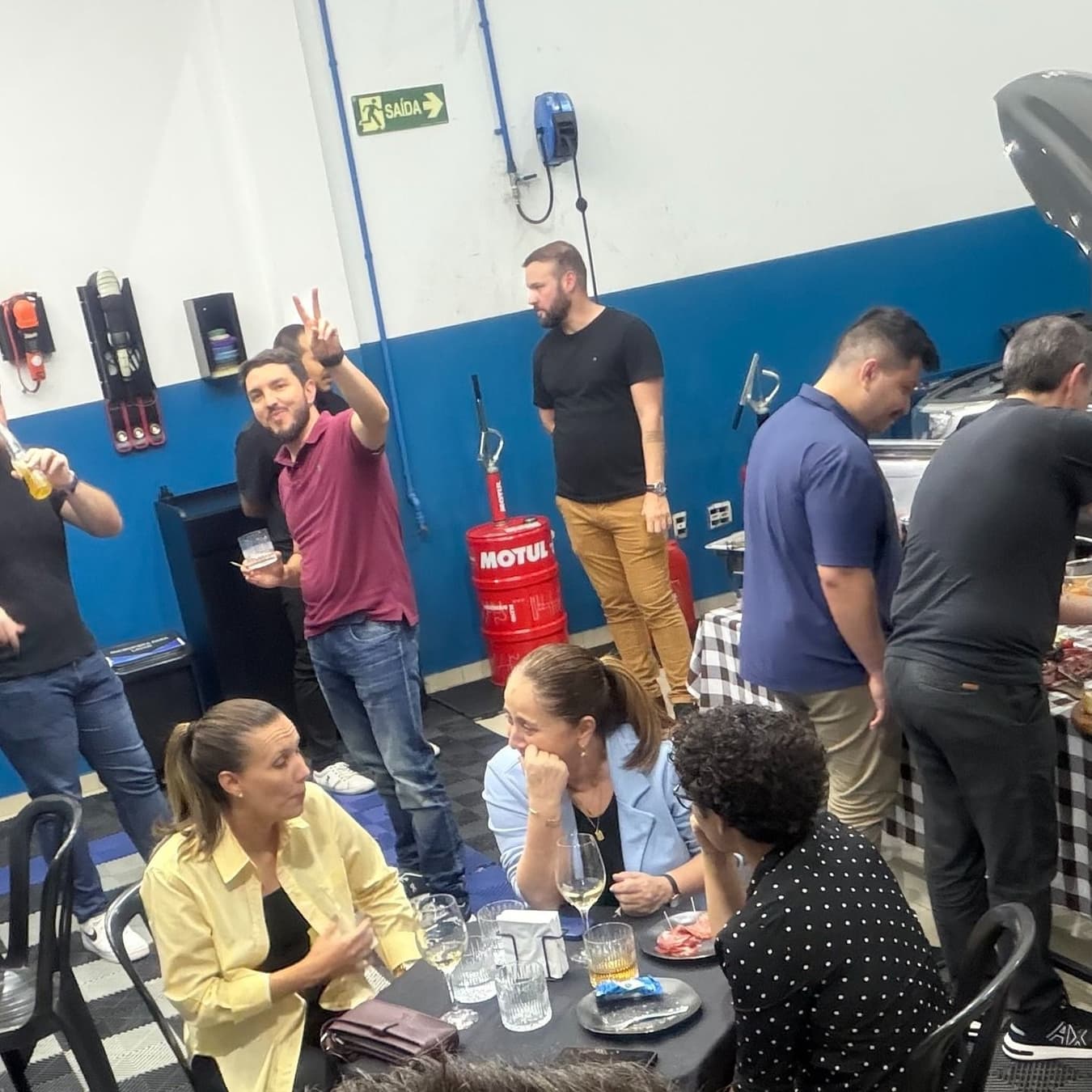 Momento descontraído entre convidados durante o primeiro UtaBar em Campinas.