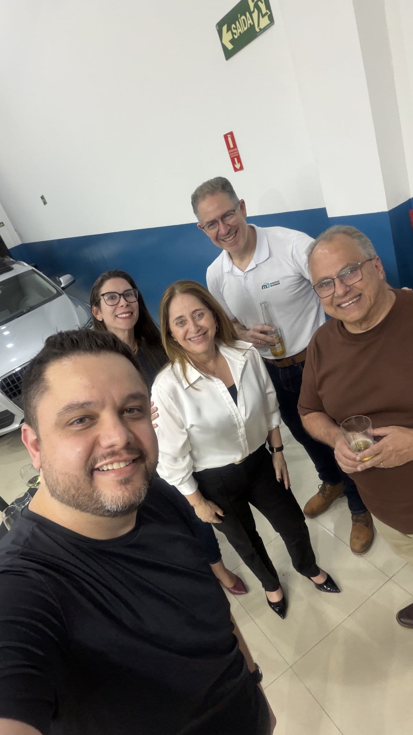 Gustavo Agiessi com clientes, parceiros e amigos durante o UtaBar #02.