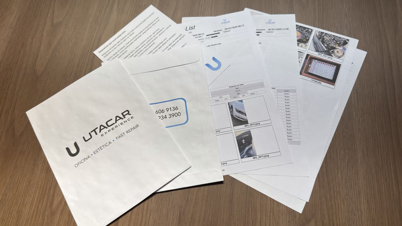 Envelope da Utacar aberto sobre a mesa, com a carta ao cliente, a ordem de serviço e as folhas do check-list com as fotos do diagnóstico.
